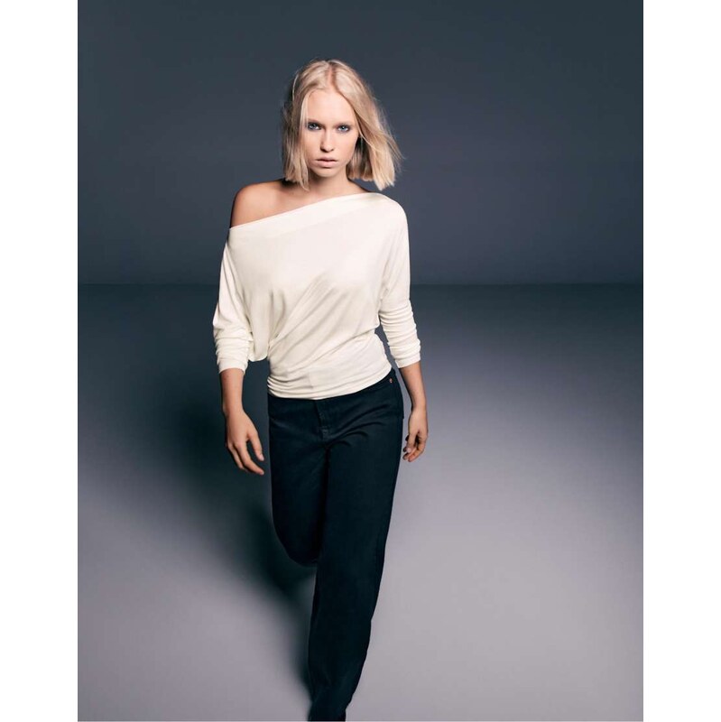 Stradivarius Asymmetric modal t-shirt in ecru-White 108913690