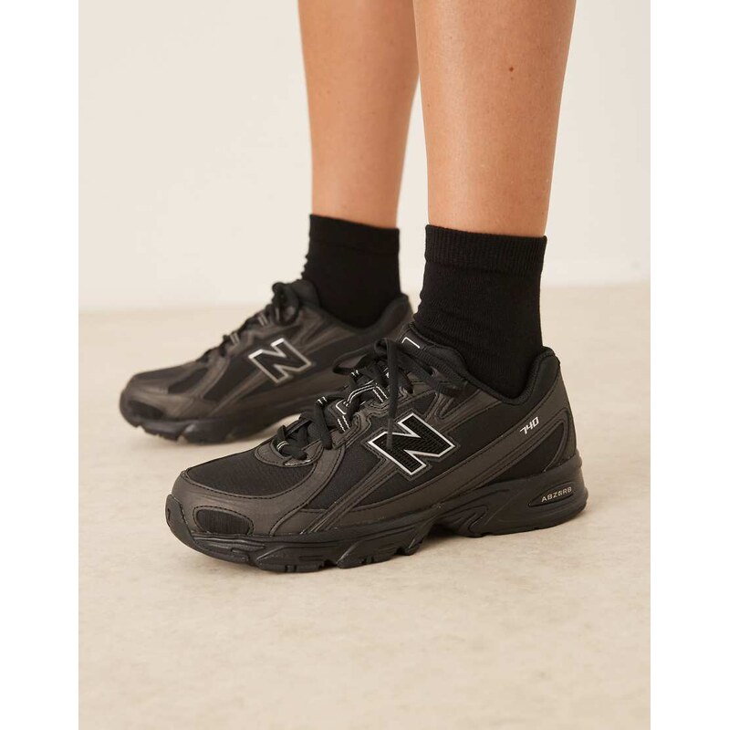 New Balance 740 unisex trainers in black