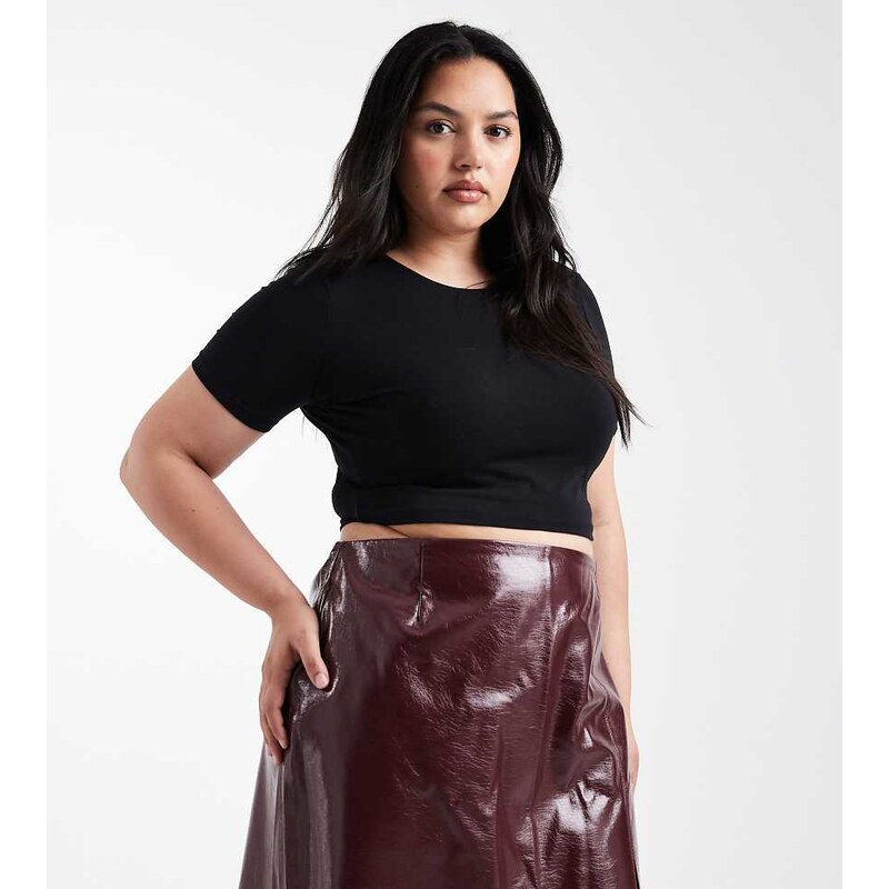 Vero Moda Curve vinyl mini skirt in burgundy-Red