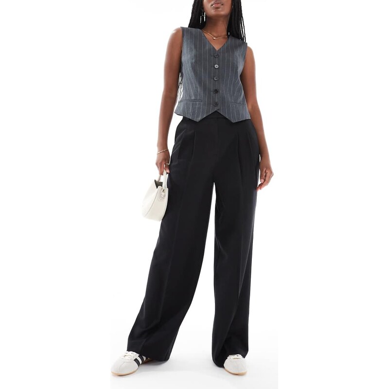 New Look wide leg trousers in black 108936084