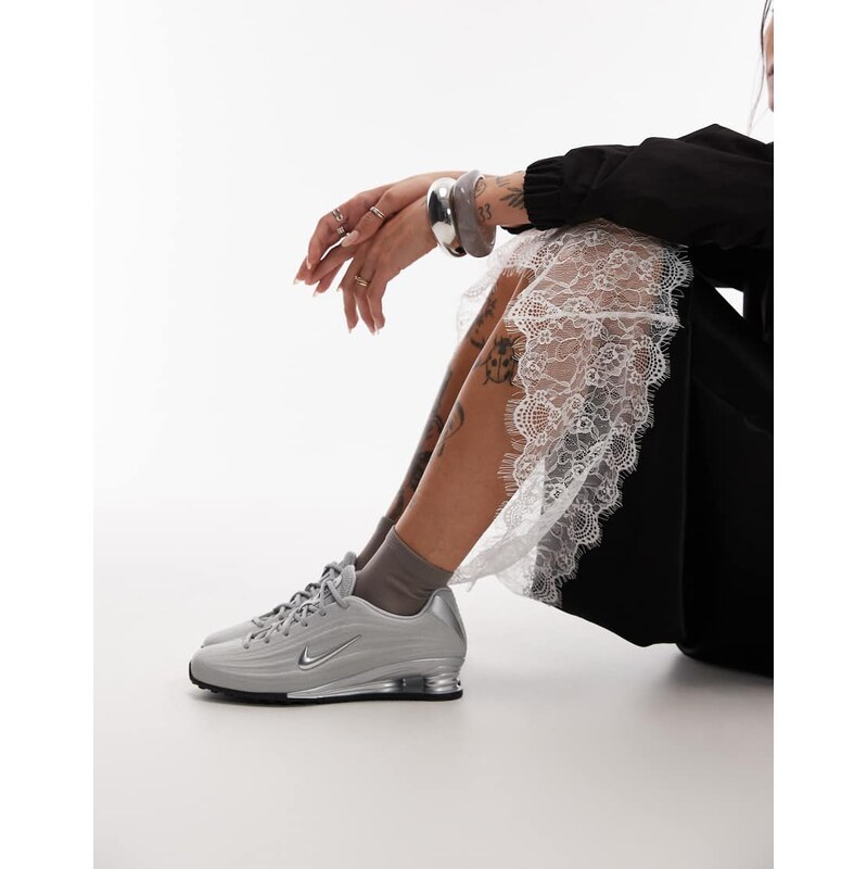 Nike Shox Z trainers in silver-Grey