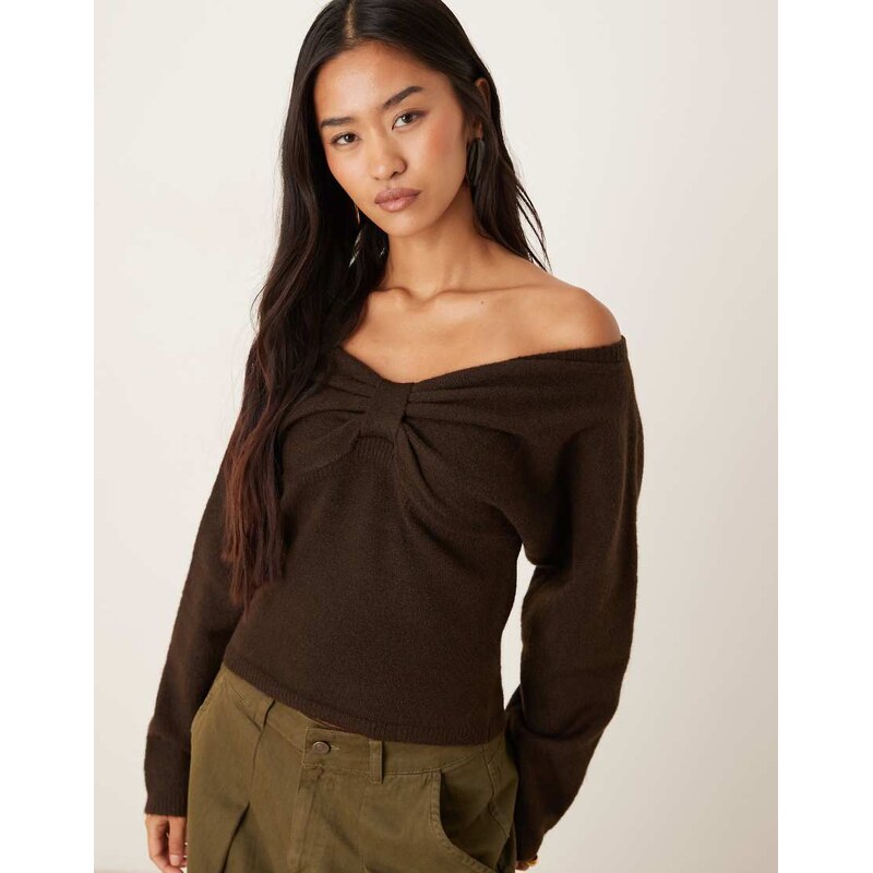 Motel Sikuna off shoulder jumper in brown