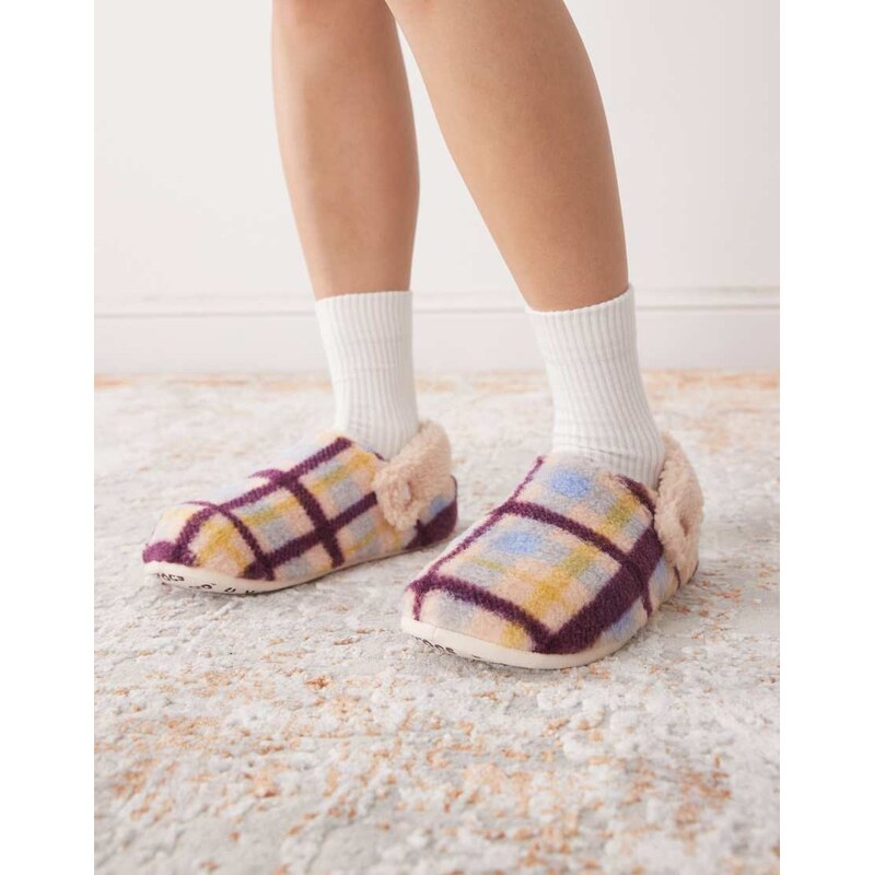 Crocs Cozzzy fleece slipper in pink check print 108969615