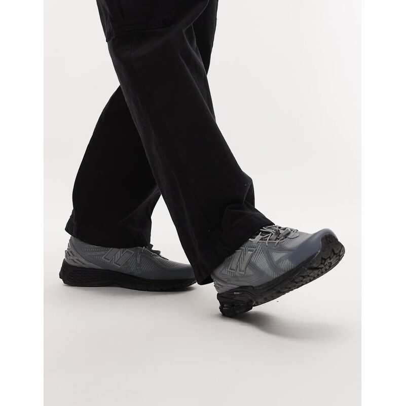 New Balance 1906 unisex toggle trainers in grey and black