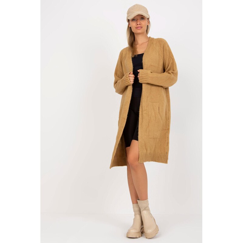 MladaModa Kardiganový svetr s kapsami model 34427 barva camel 109020276