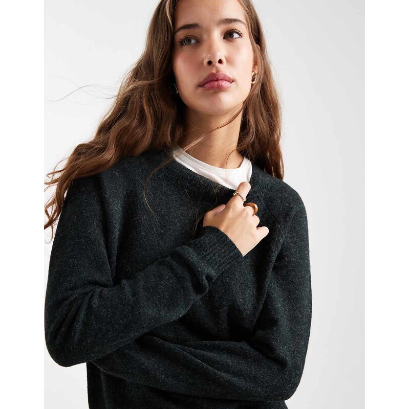 Vero Moda round neck knitted jumper in pine green 115515106