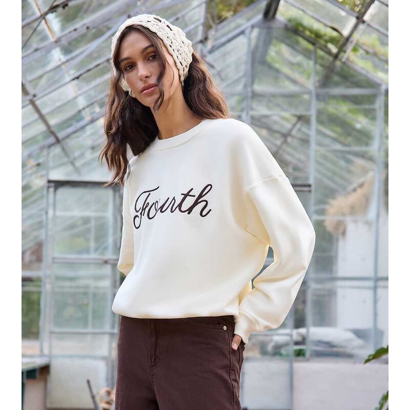 4th & Reckless oversized embroidered logo sweatshirt in cream-White 109109155