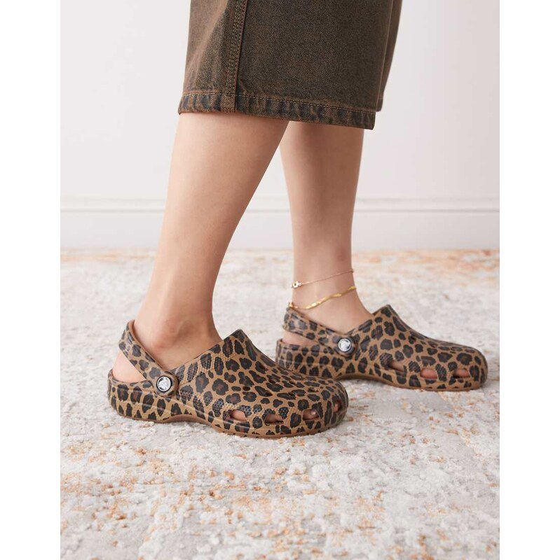 Crocs Classic clog in brown leopard print