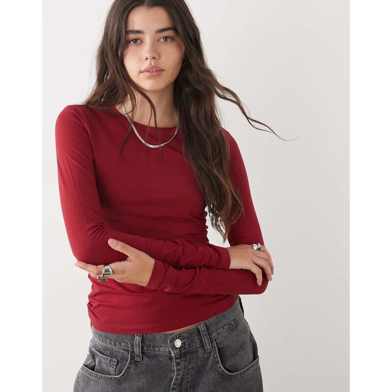 Weekday slim fit long sleeve t-shirt in wine red 109127871