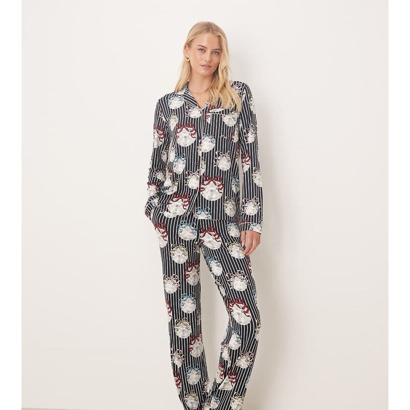 Chelsea Peers Tall poly long sleeve revere pyjama set in Christmas 109362634