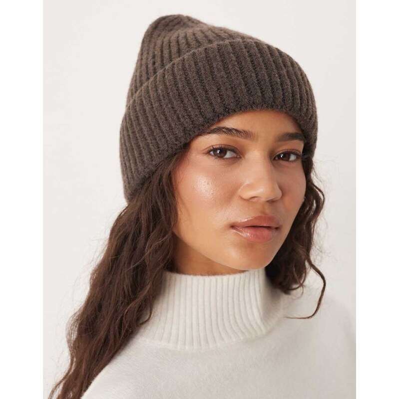 Sui Ava Nico beanie in brown