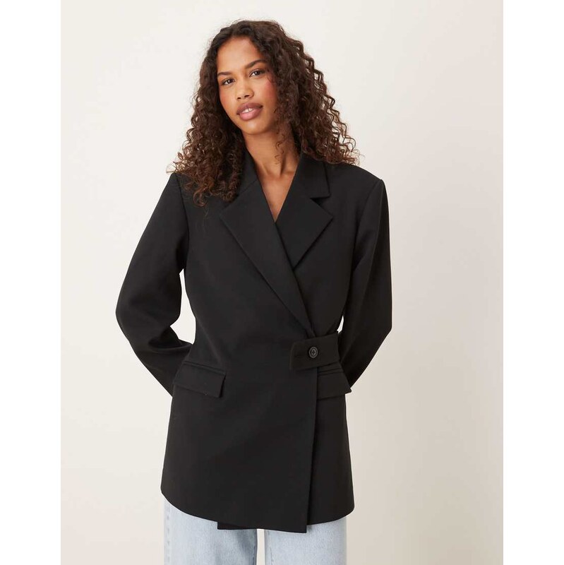 ASOS DESIGN tailored relaxed blazer with belt detail in black