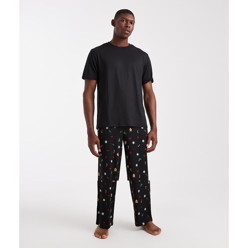 Urban Threads t-shirt and trouser pyjama set in christmas print