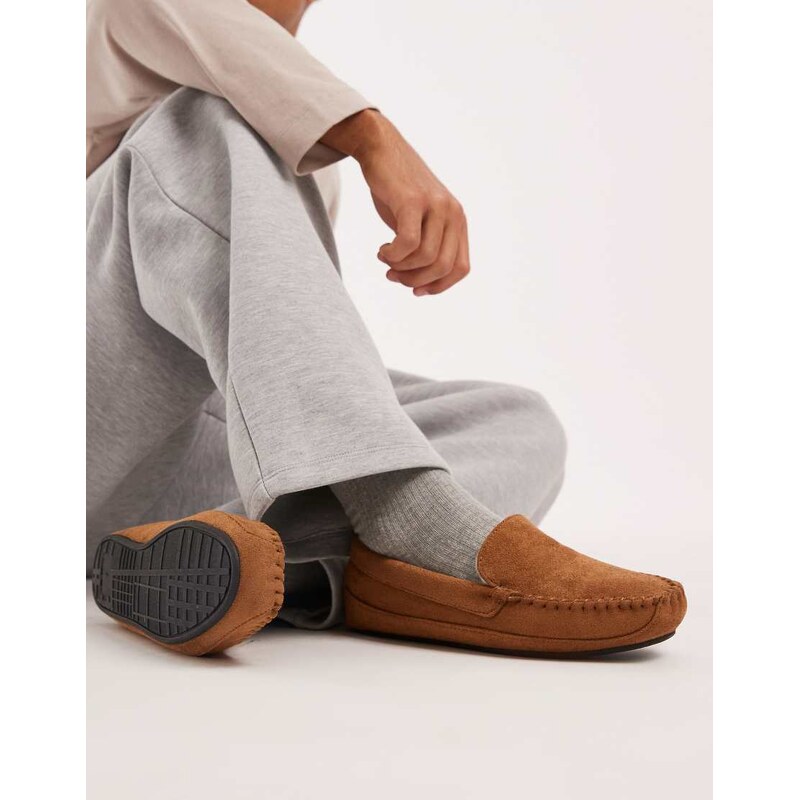 ASOS DESIGN moccasin slippers in tan with faux fur lining-Brown