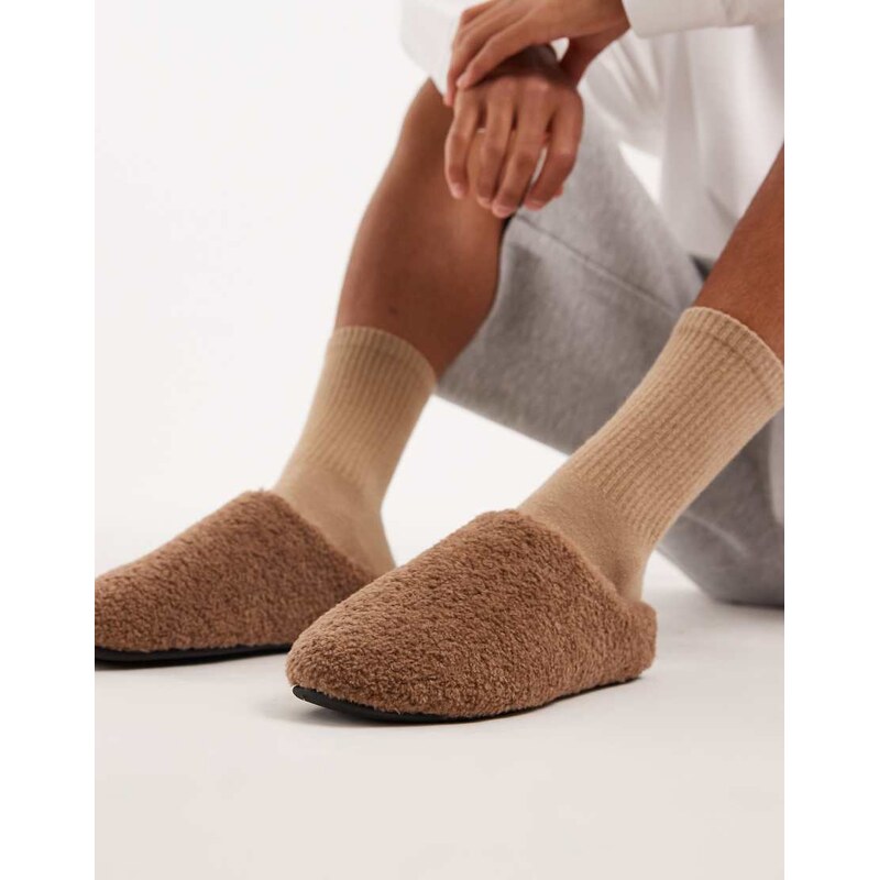 ASOS DESIGN mule slippers in tan borg-Brown