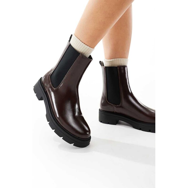 Schuh Abbie chunky chelsea boots in brown
