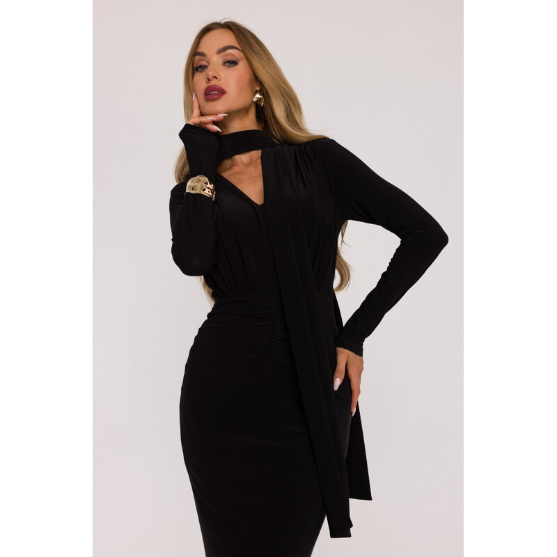 Šaty s řasením a černé model 21479367 - Moe