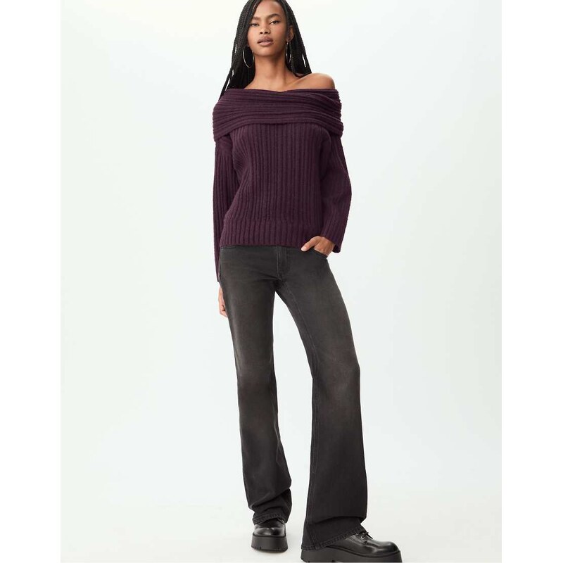 Stradivarius Asymmetric knit off-the-shoulder sweater in burgundy-Red 109436614