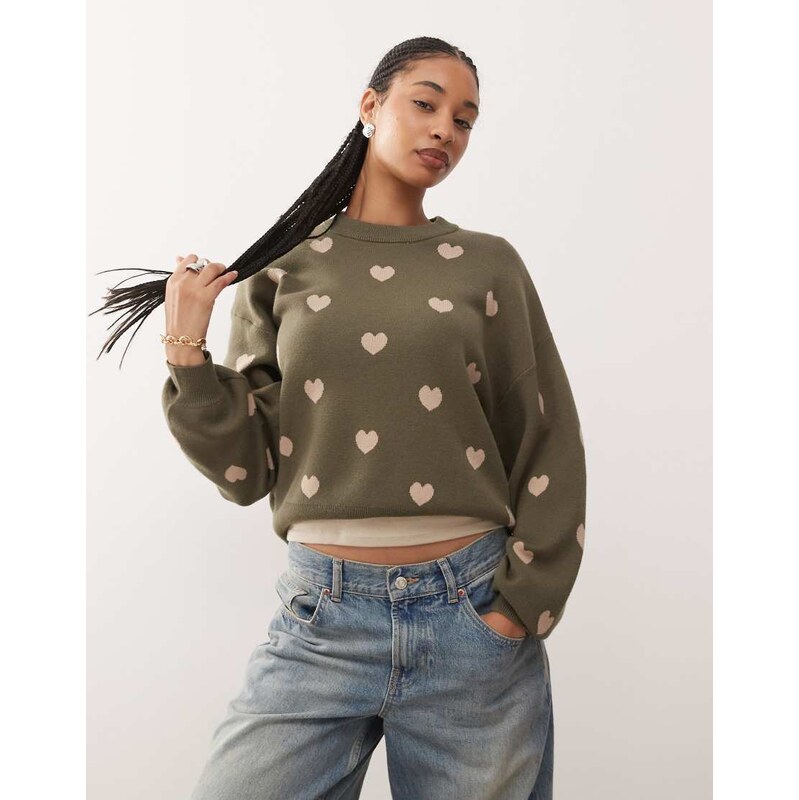 Noisy May relaxed knitted jumper in khaki heart print-Green 115516251