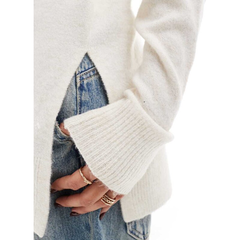 Vero Moda longline soft jumper in cream-White