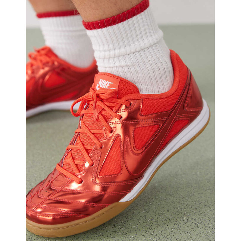 Nike Gato LV8 trainers in red