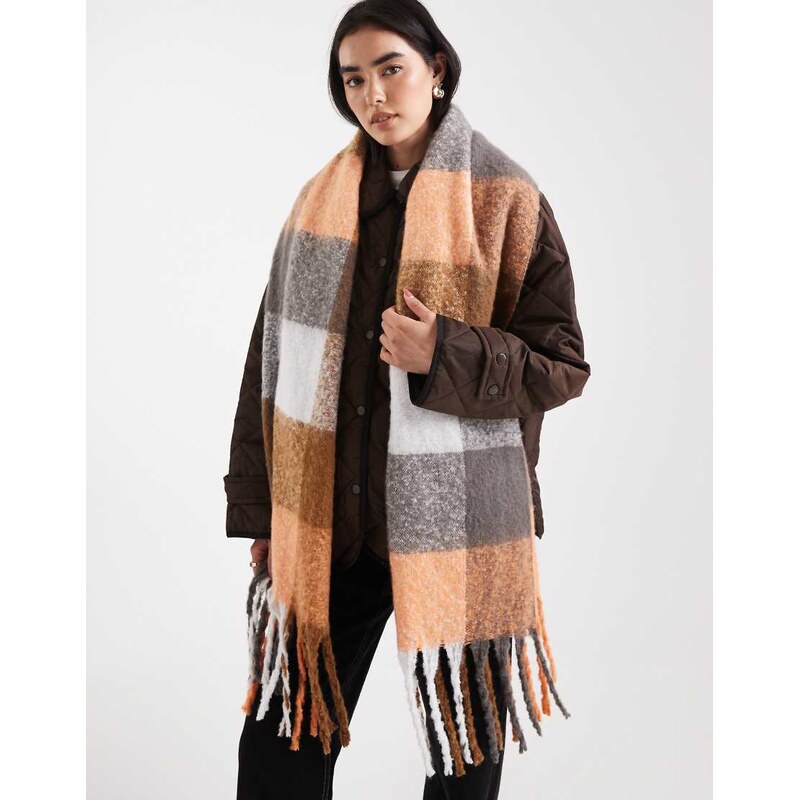 Threadbare blanket scarf in grey and white gingham print 109527431