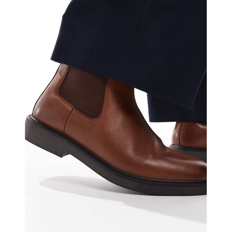 ASOS DESIGN chelsea boots in tan leather-Brown