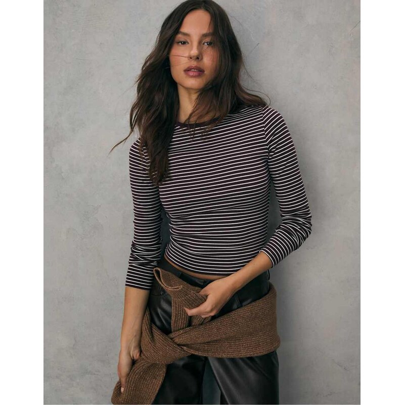 Stradivarius Basic fitted t-shirt in aubergine-Purple 109477119
