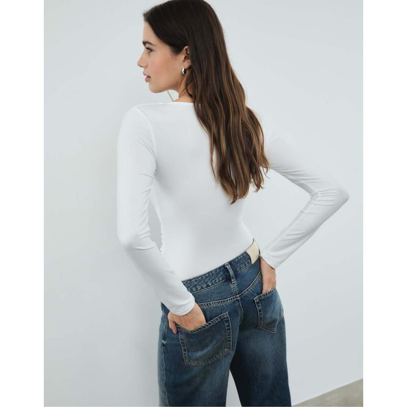 Stradivarius Gathered polyamide bodysuit with v-neckline in ecru-White 109477245