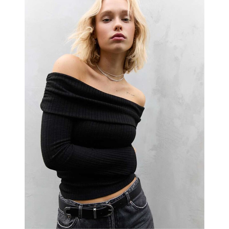 Stradivarius Off-the-shoulder gathered knit top in black 109503293