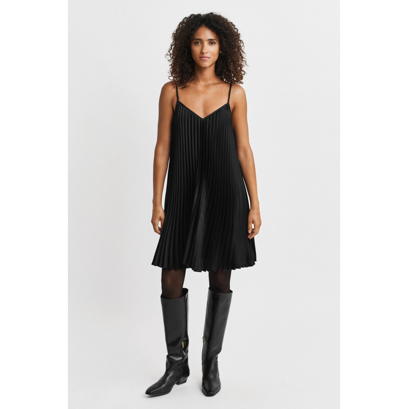 ŠATY GANT SATEEN PLEATED MINI STRAP DRESS BLACK