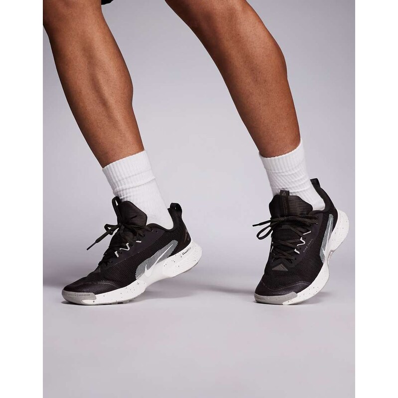 Nike Running Juniper Trail 3 trainers in black and white-Grey