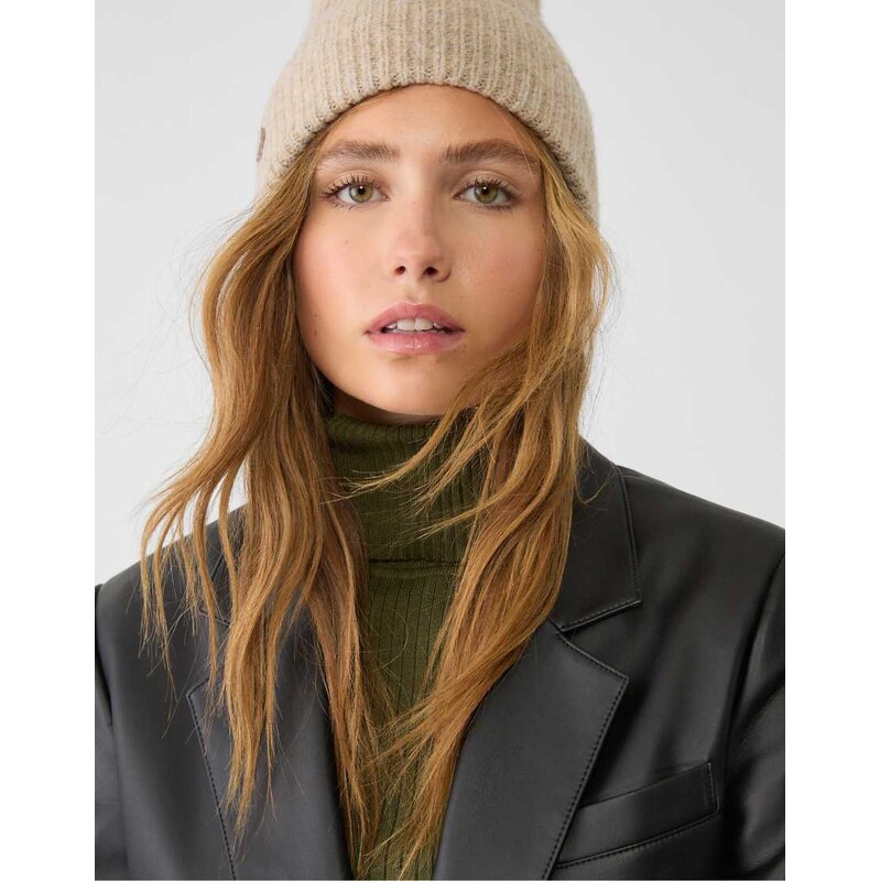 Stradivarius ribbed cap with plate in beige-Neutral 109527468