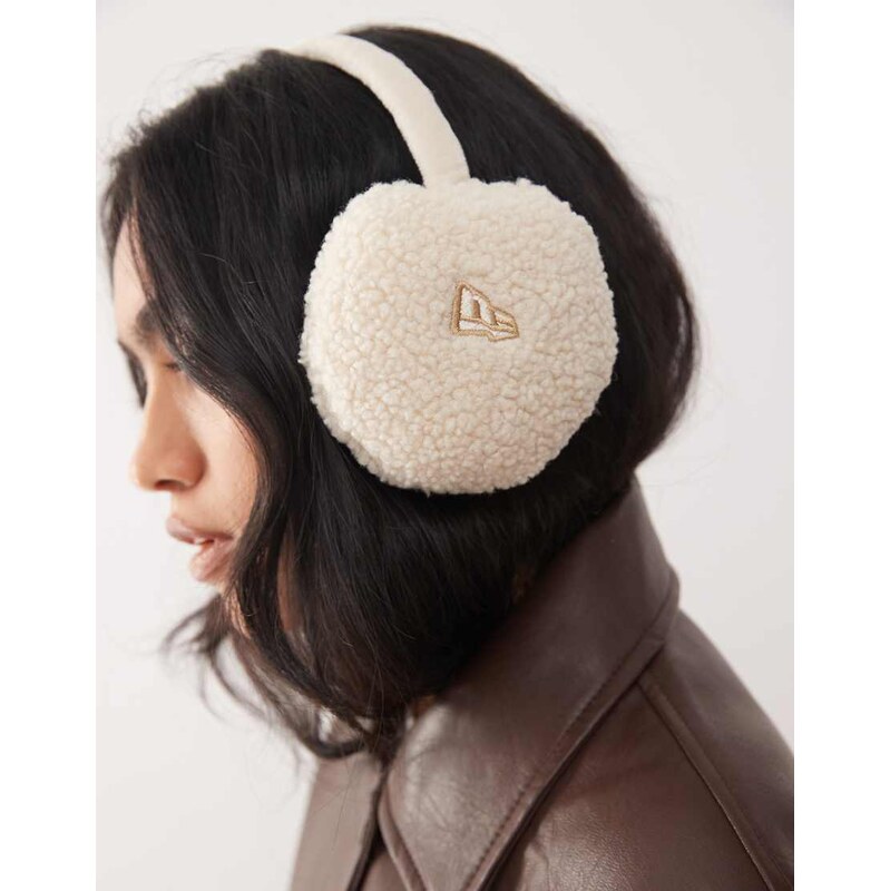 New Era flag logo borg ear muffs in cream-White