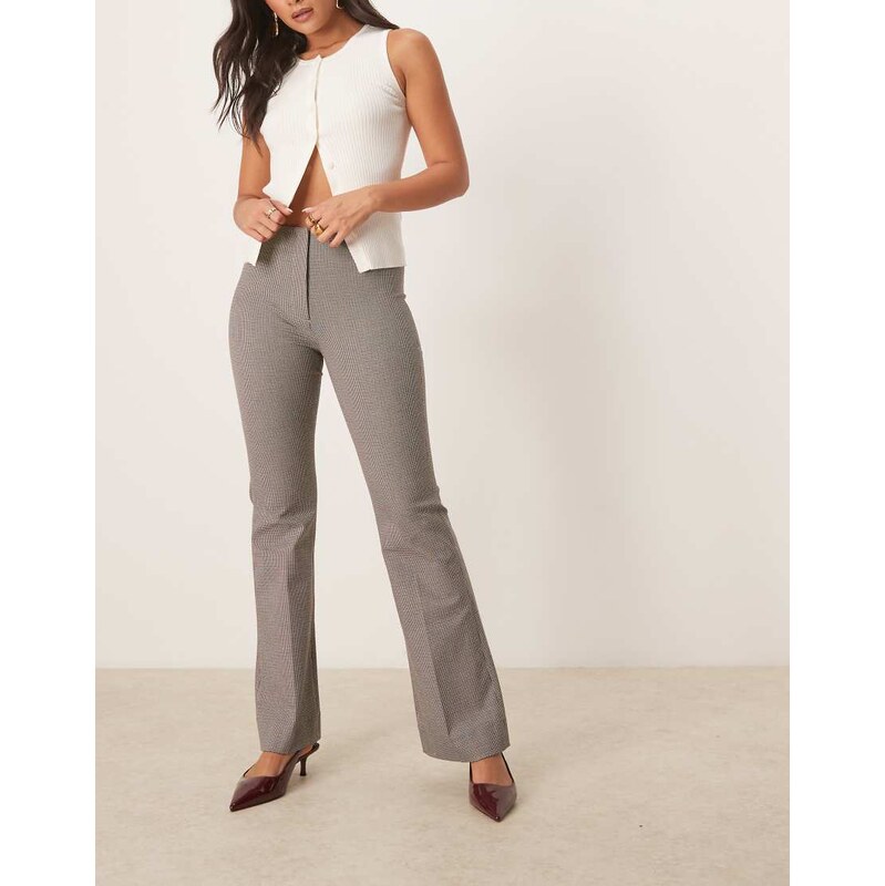Abercrombie & Fitch high rise bootcut trouser in beige houndstooth 111190425