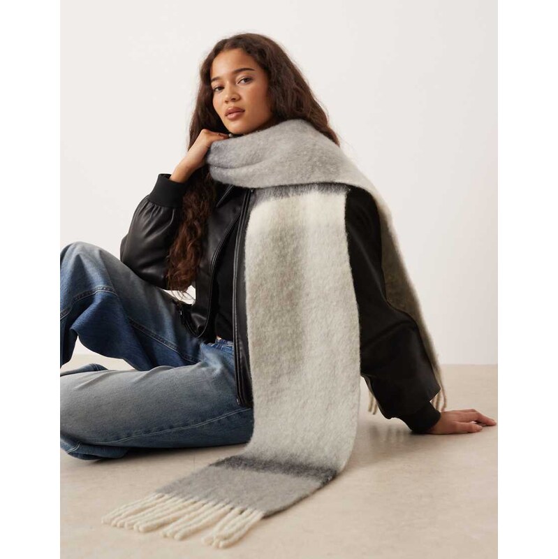 Mango scarf with tassles in grey stripe 109589045