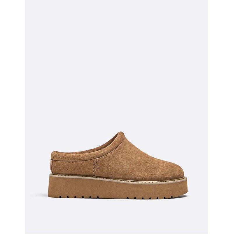 Stradivarius Flat leather clogs in beige-Neutral 109646093