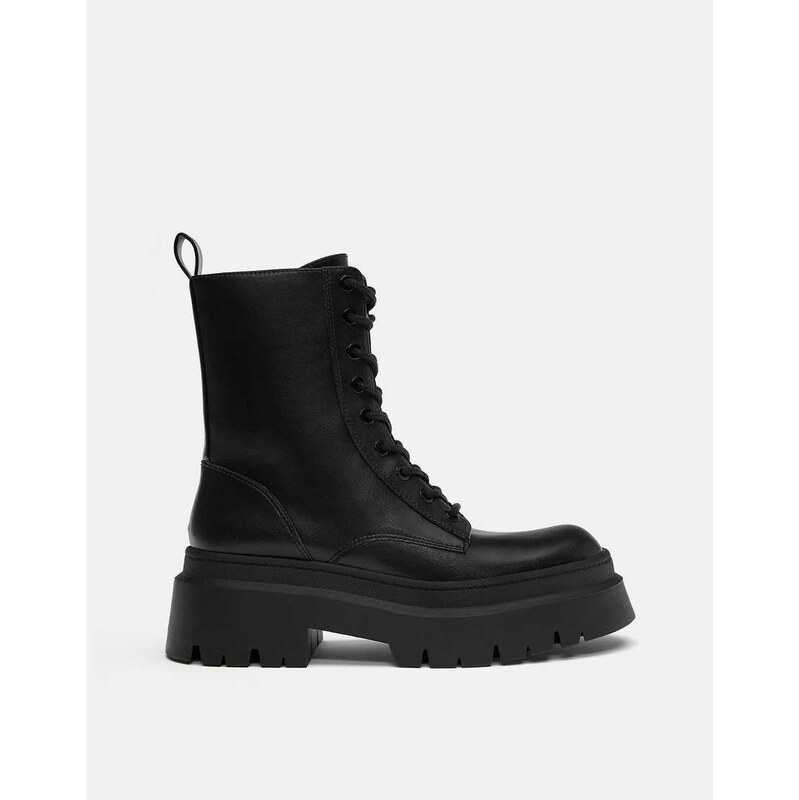 Pull&Bear Lace-up flat ankle boots in black 109707829