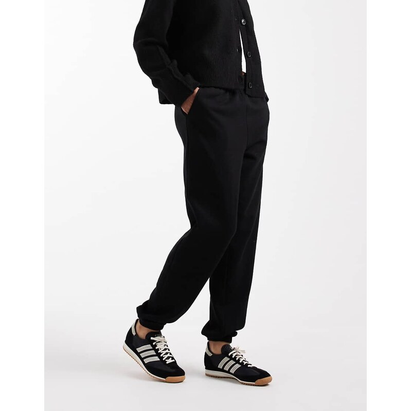 New Look cuffed slim leg jogger in black