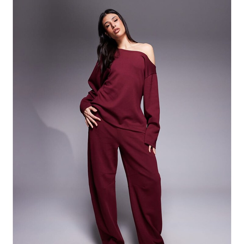 ASOS Tall ASOS DESIGN Tall interlock barrel leg jogger in burgundy-Red 110353152