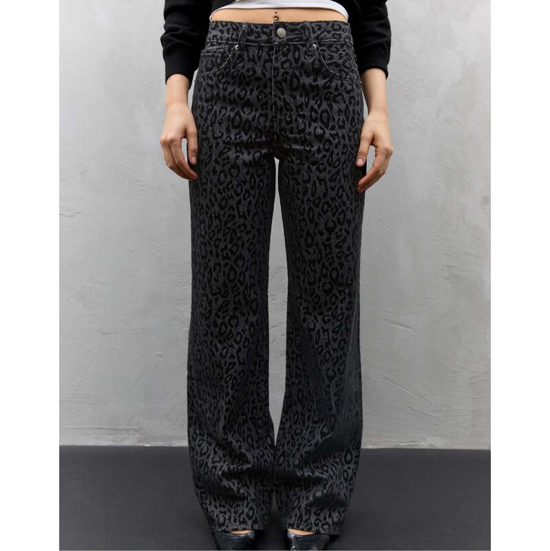 Stradivarius Flocked leopard print jeans in black denim washed effect 110050044