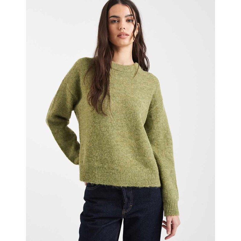 New Look oversized crew neck jumper in olive green 110052271
