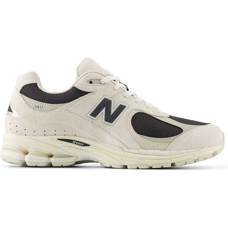New Balance 2002 trainers in beige and black