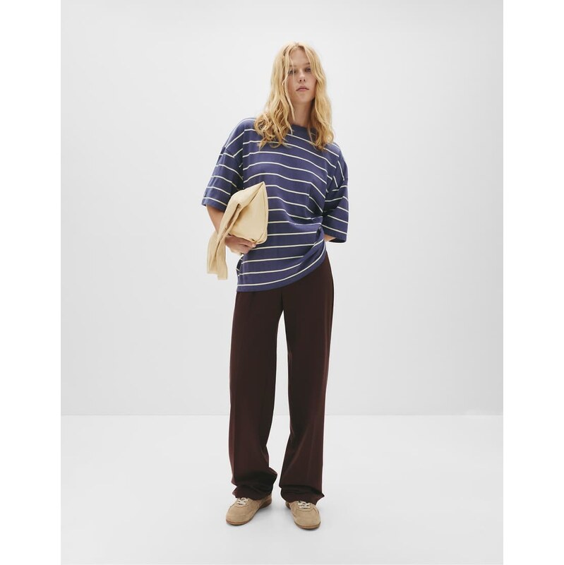 Pull&Bear smart high waist straight leg trousers in burgundy-Red