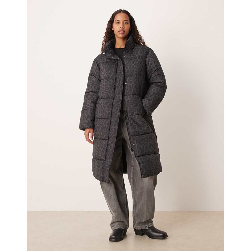 Vila longline puffer jacket in tonal leopard print-Black