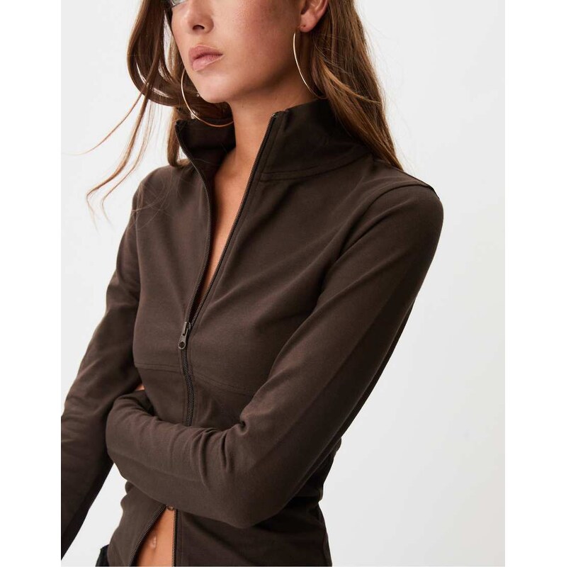 Stradivarius Double zip t-shirt in brown 110311750