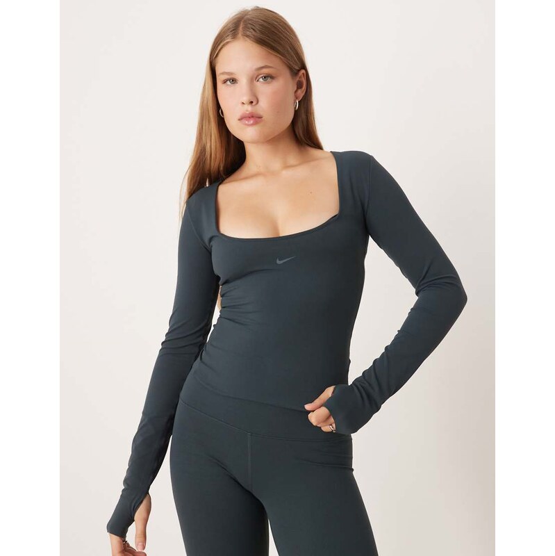 Nike Training Nike Zenvy Training Dri-FIT long sleeve t-shirt in
