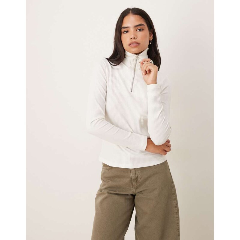 JDY half zip knitted polo in white 115545772
