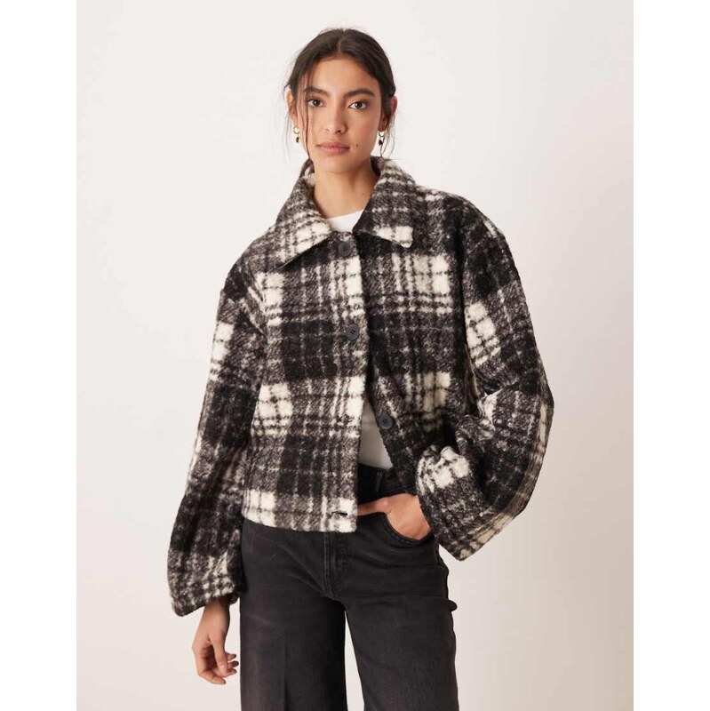 Vila boucle check short jacket in black and white 110556326