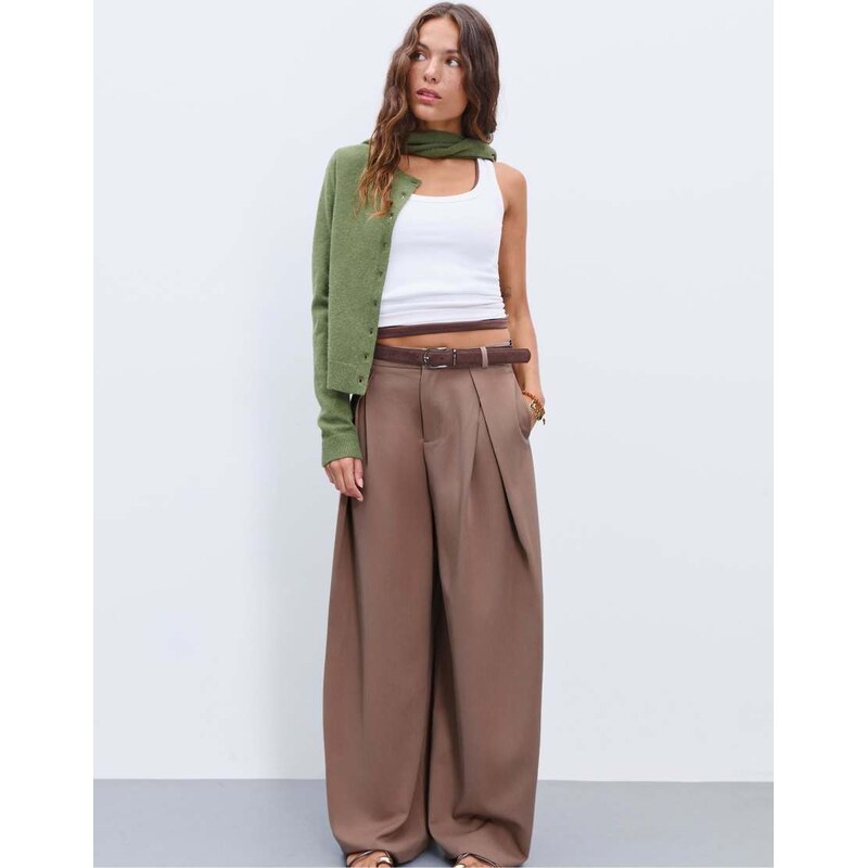 Stradivarius Maxi darted trousers with belt in brown